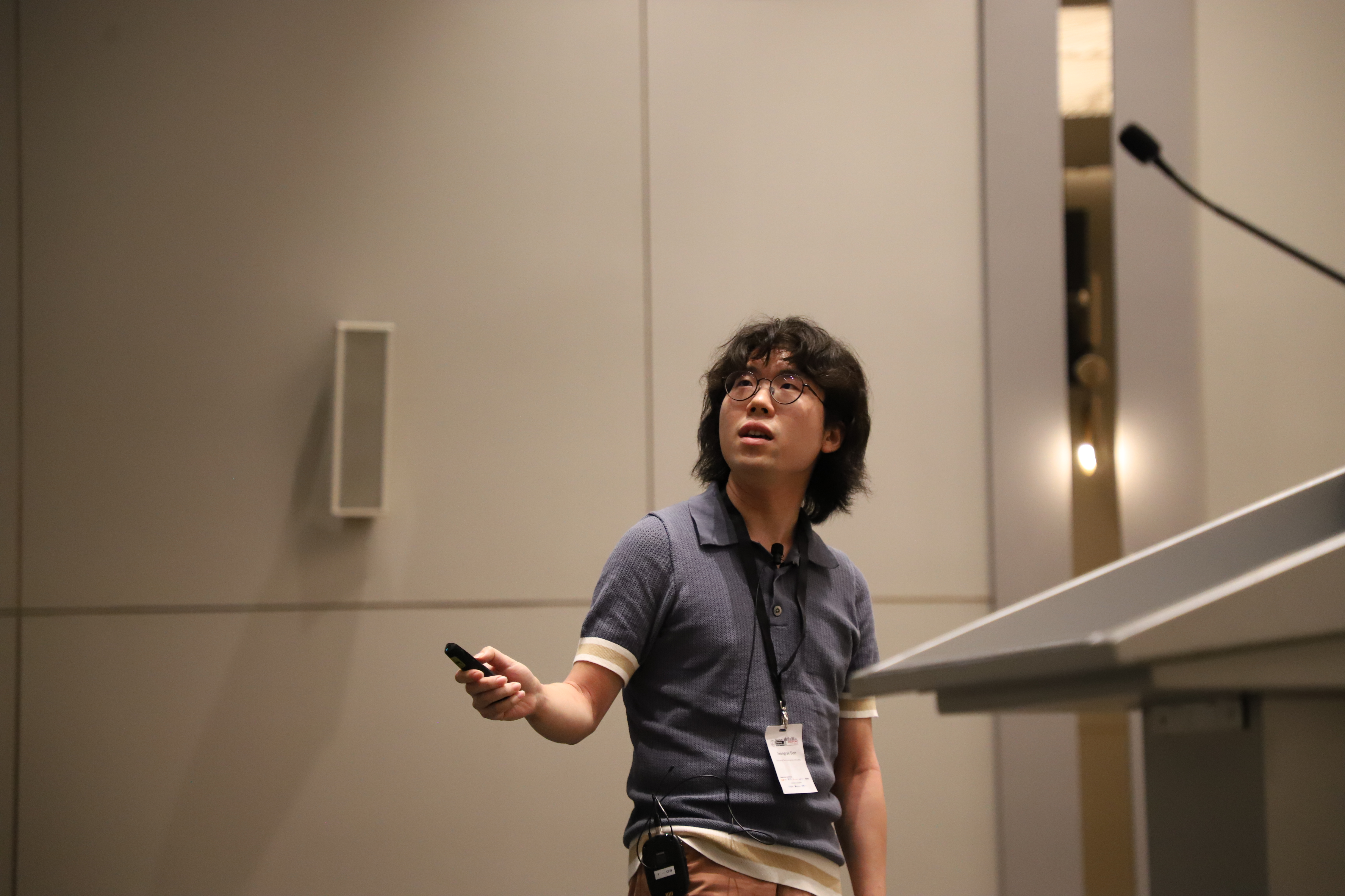 Jeongrak presenting 1
